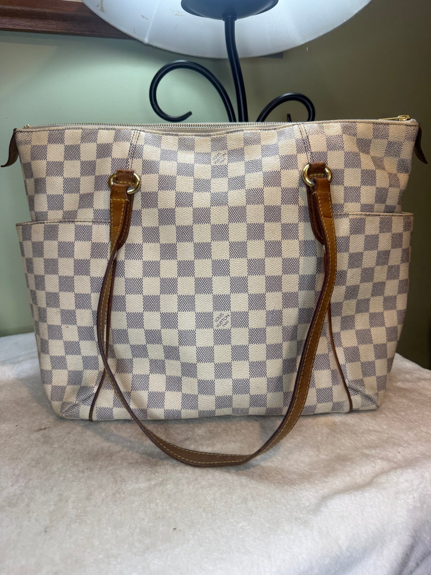 1503. Louis Vuitton Damier Azur Totally MM