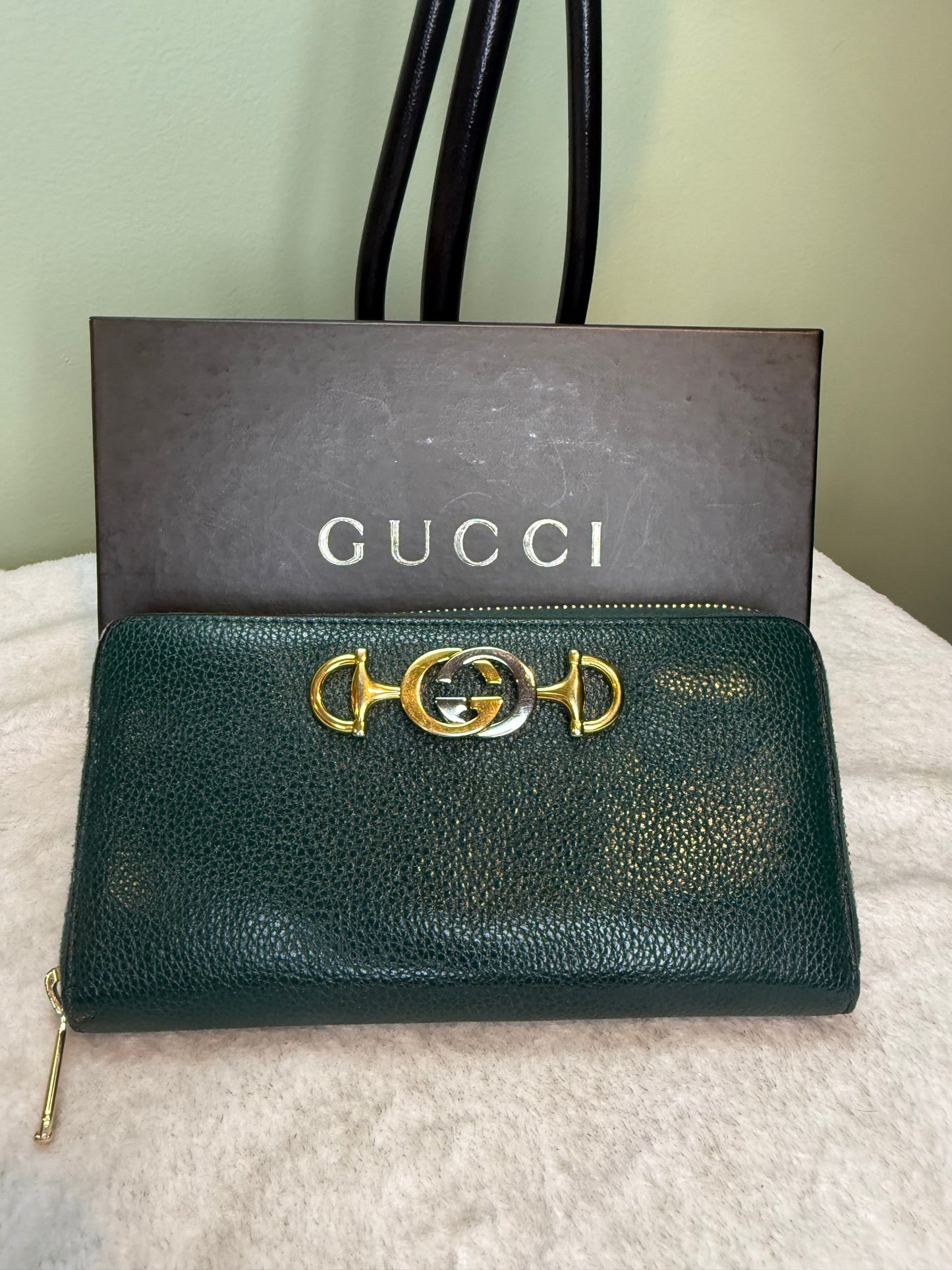 1511. Gucci Green Zumi Leather Zippy Wallet