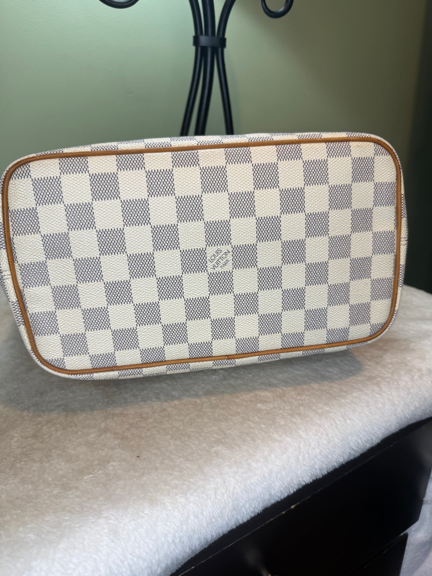 1262. Louis Vuitton Damier Azur Saleya PM