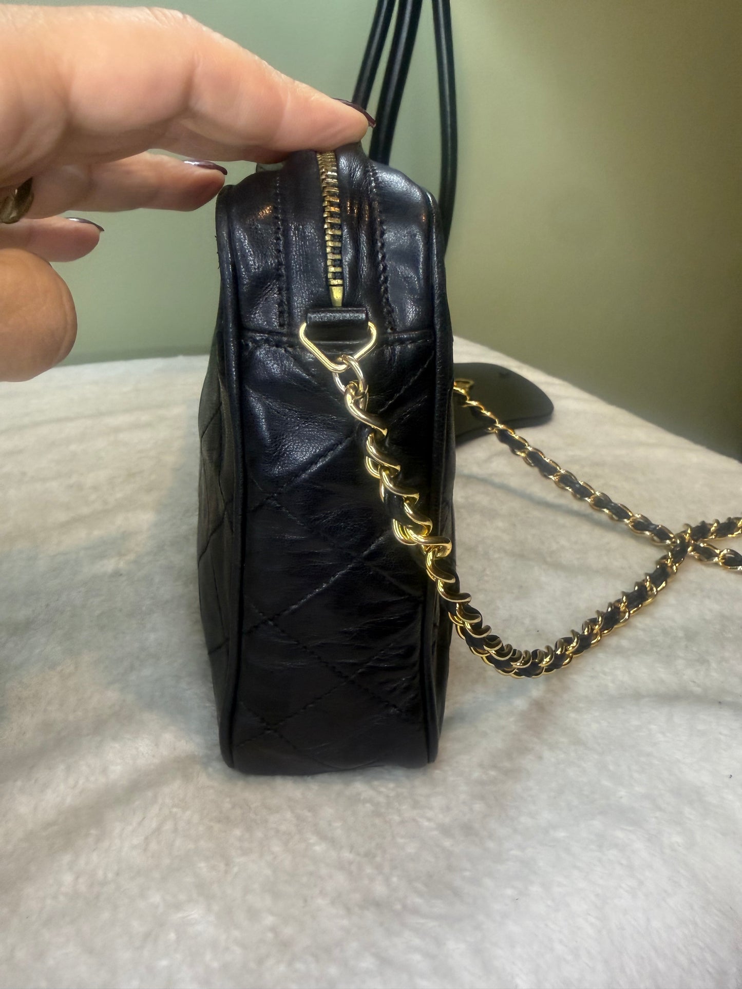 1355. Chanel Black Lambskin Camera Bag ( Series 0 1986-88)