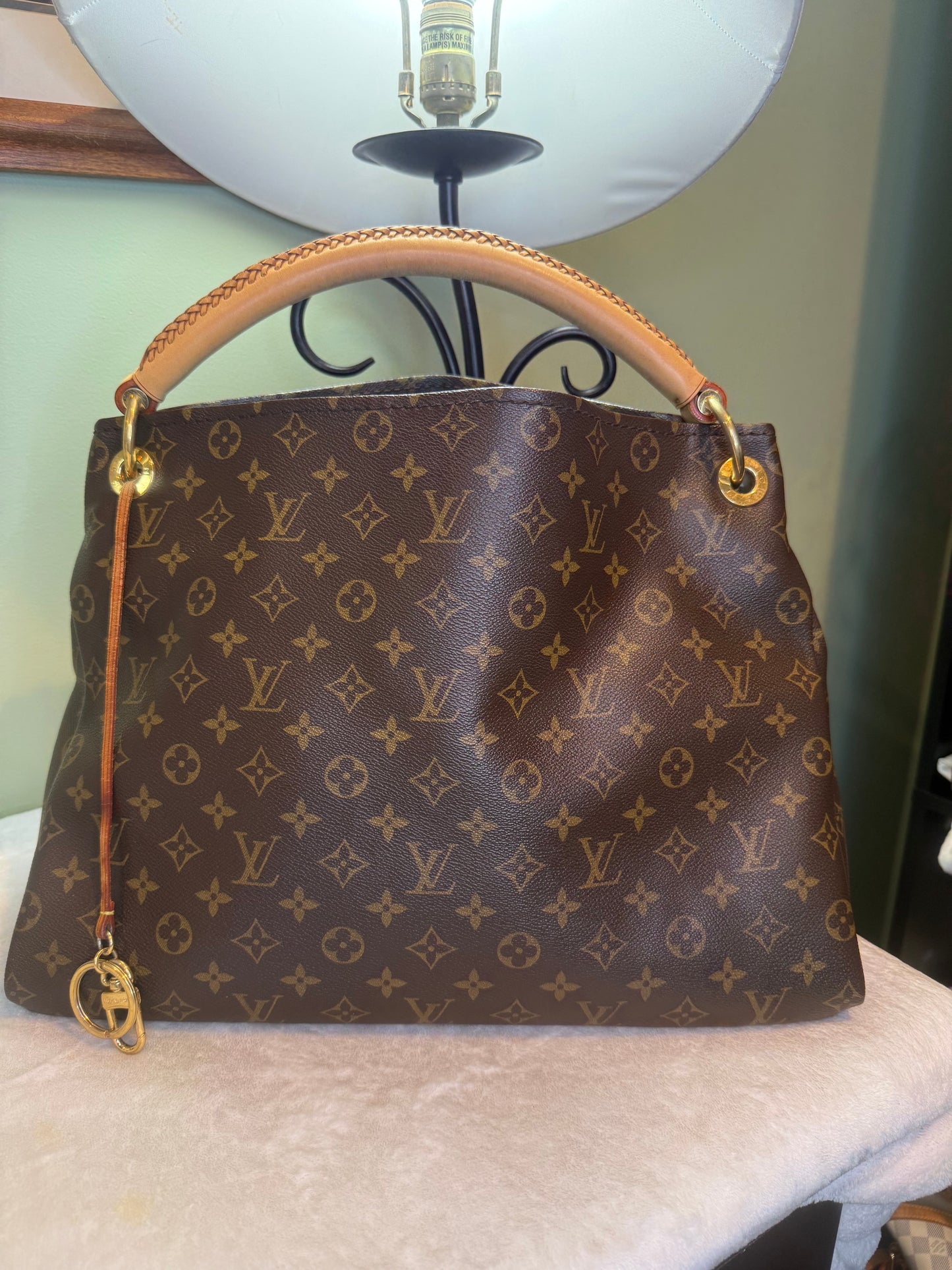 1921. Louis Vuitton Monogram Artsy MM