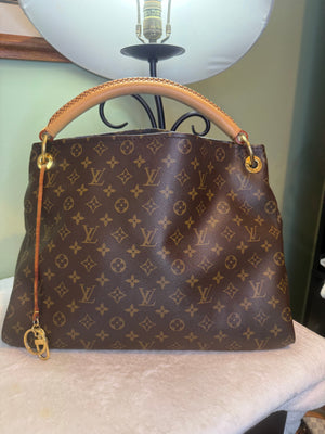 1921. Louis Vuitton Monogram Artsy MM