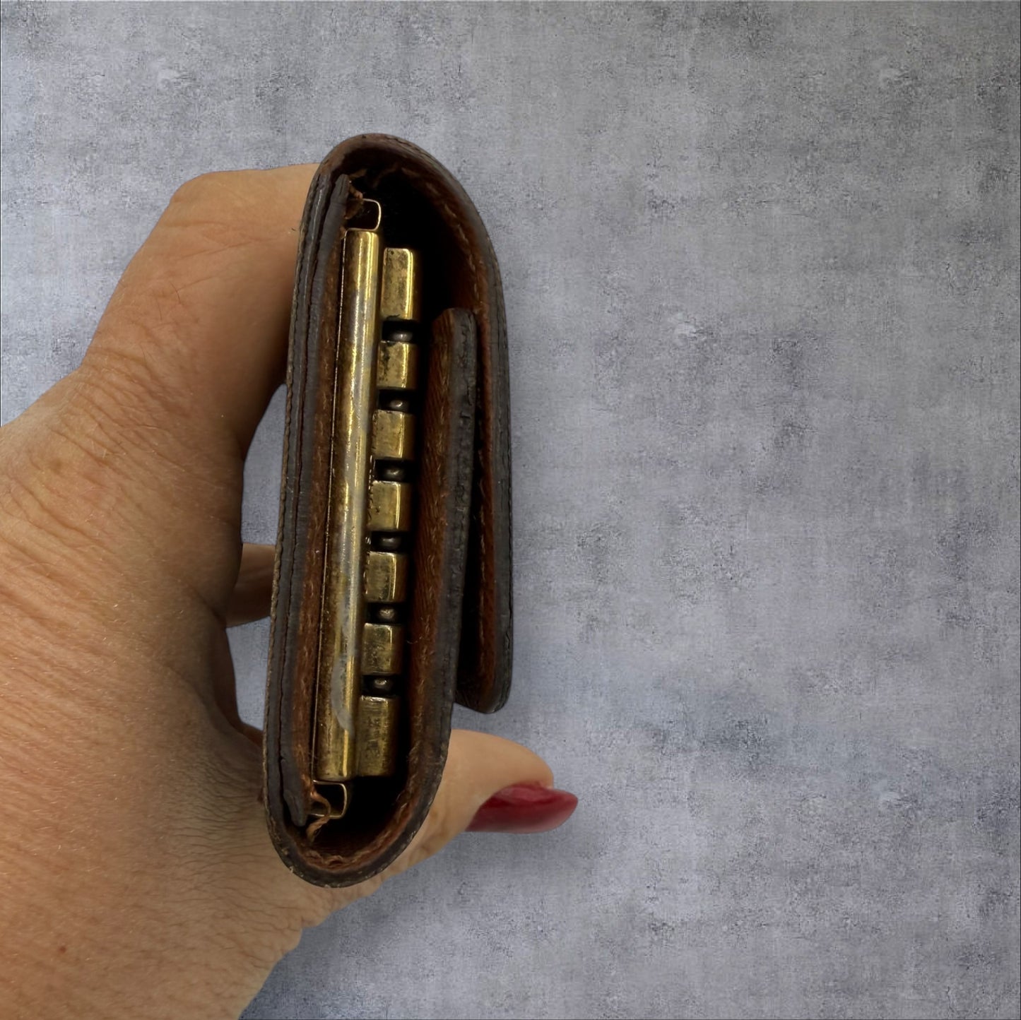 313. Louis Vuitton Monogram 6 Key Ring Holder