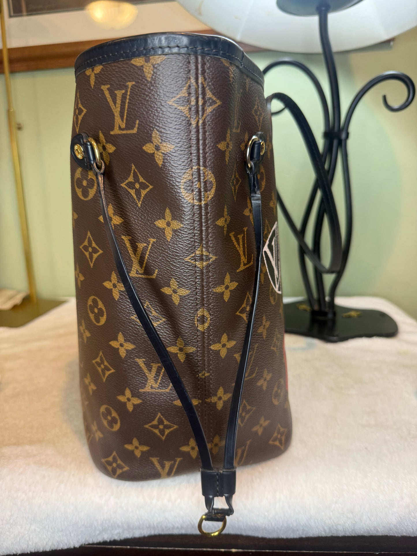 1292. Louis Vuitton Monogram World Tour Neverfull MM with Pouch