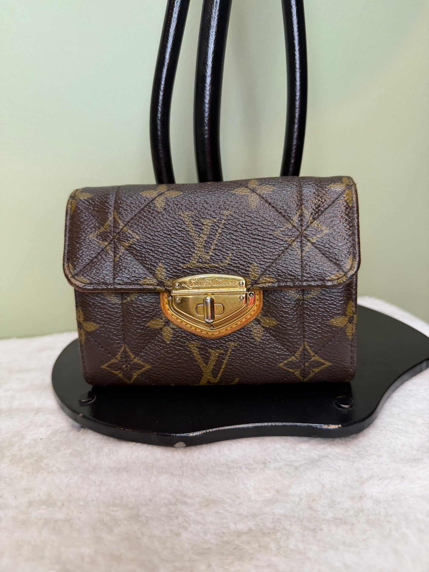 1583. Louis Vuitton Etoile Compact Wallet