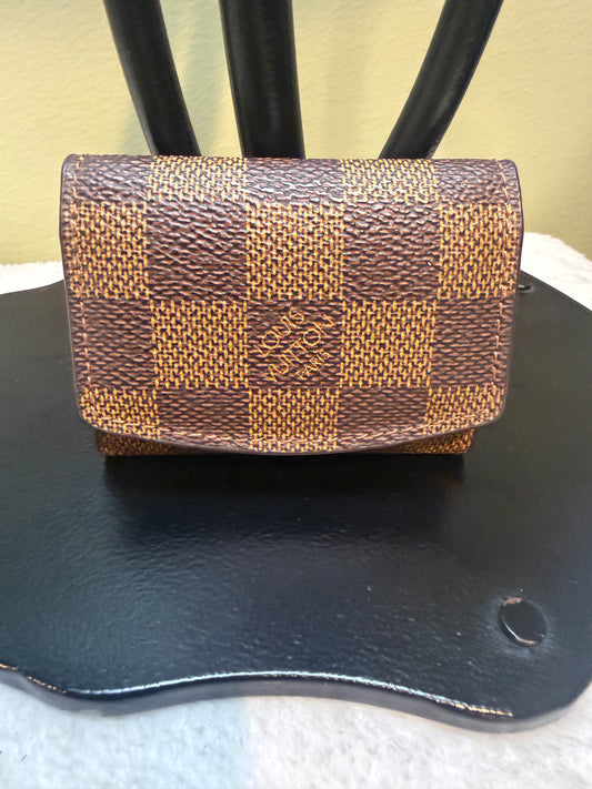 1628. Louis Vuitton Damier Ebene Cuff link Holder