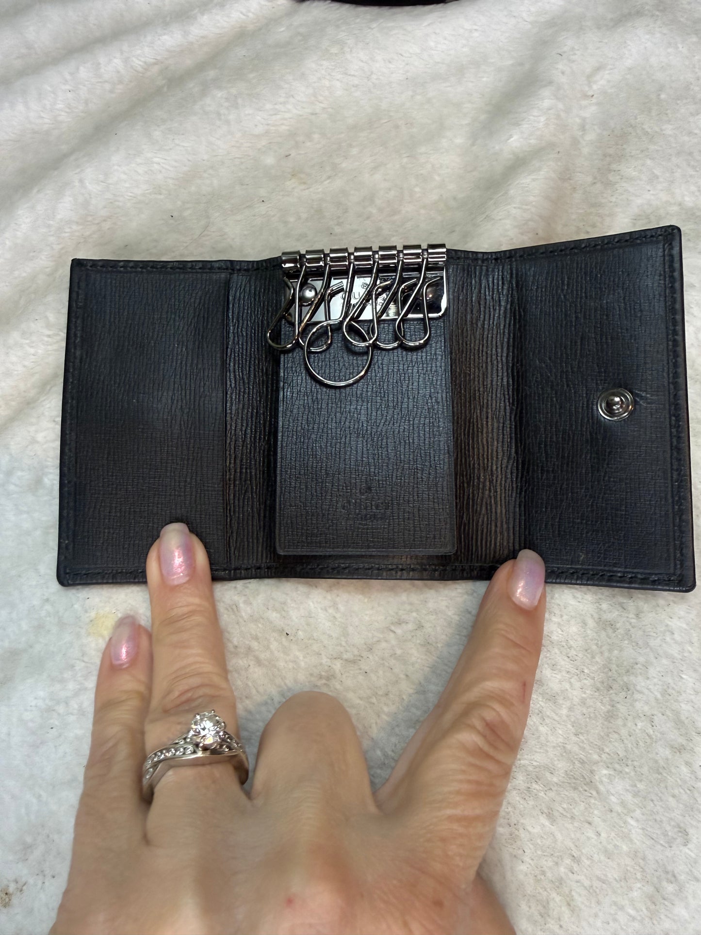 1216. Gucci Black Key Holder