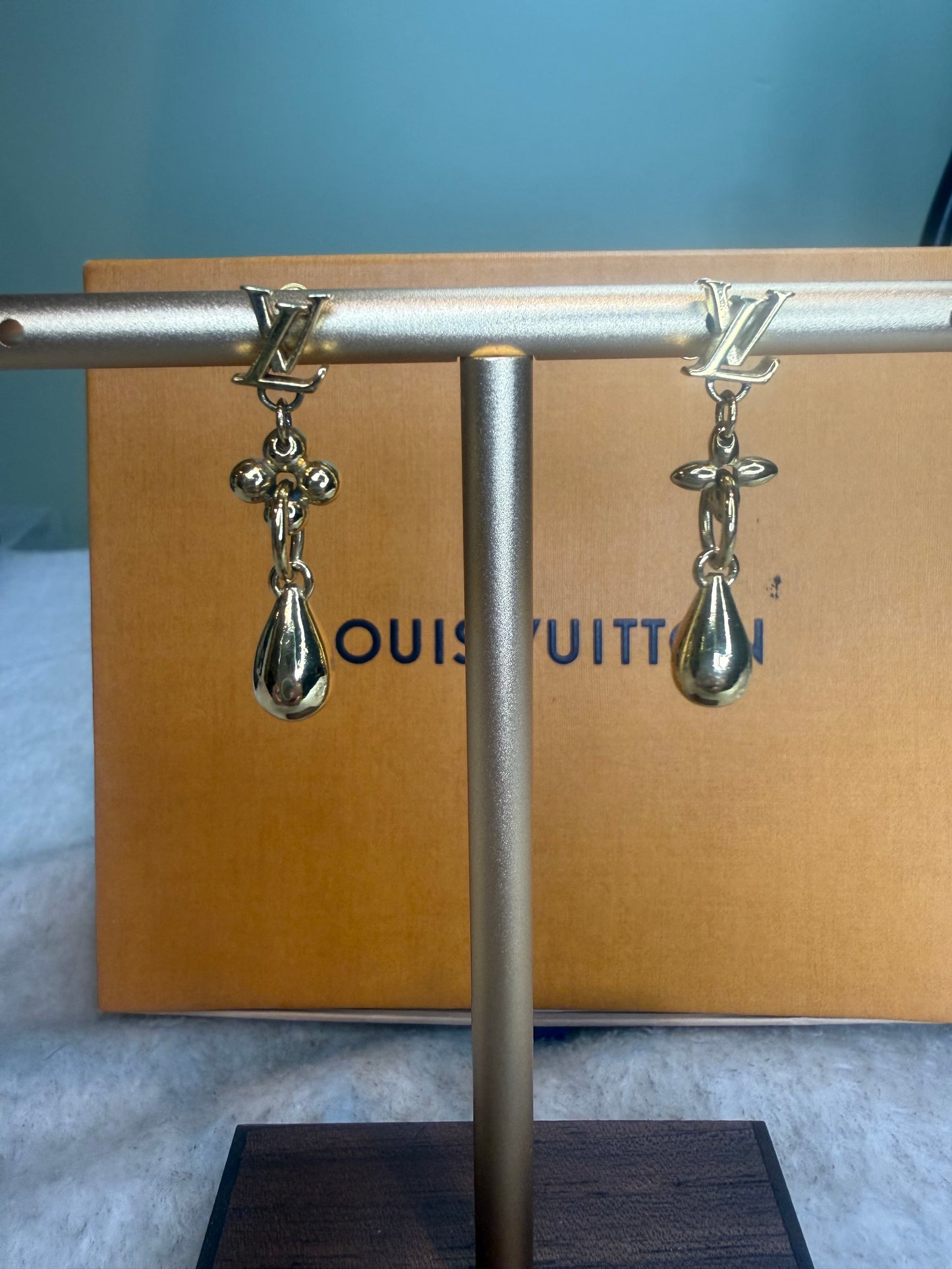 1369. Louis Vuitton Flowergram Dangling Earrings