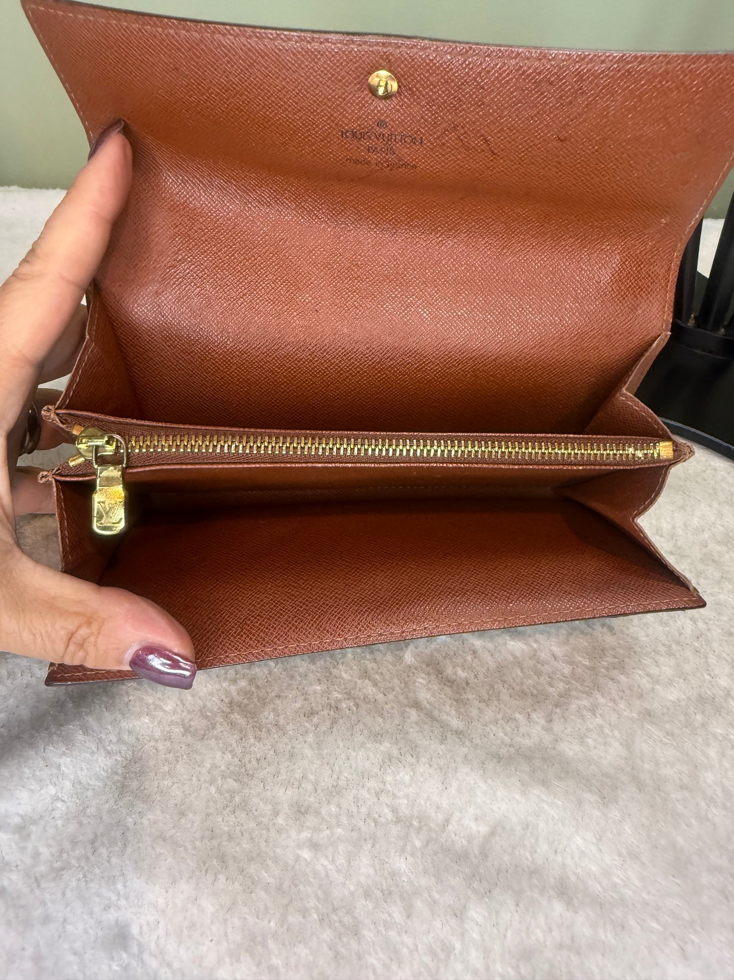 1320. Louis Vuitton Monogram Sarah Wallet