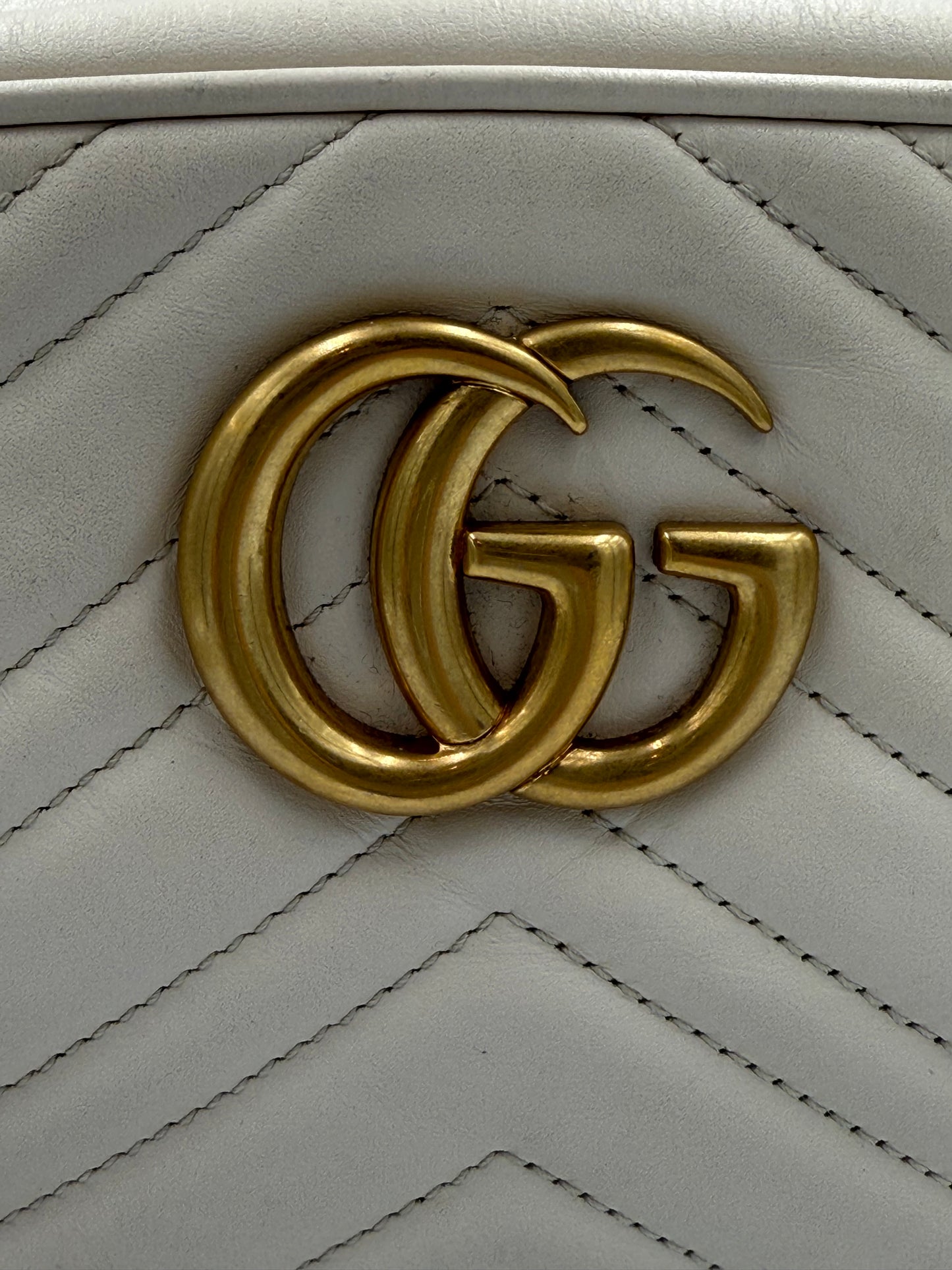 283. Gucci Cream Medium Marmont Quilted Leather Crossbody Camera Bag