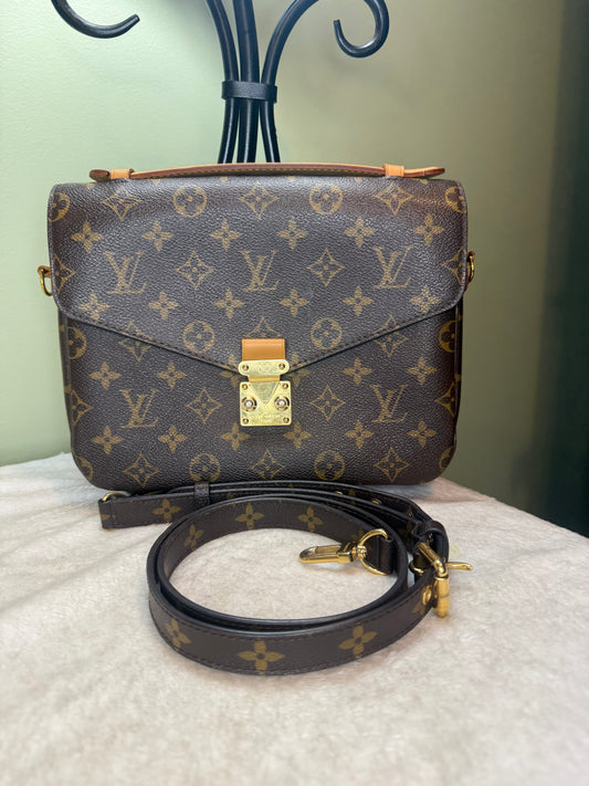 1254. Louis Vuitton Monogram Pochette Metis