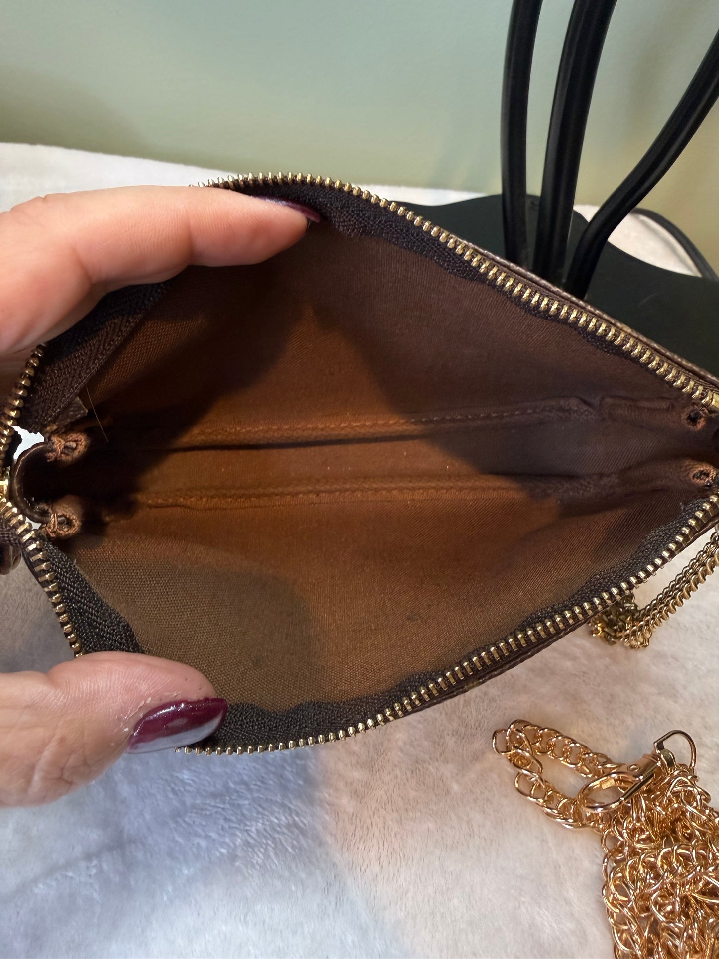 1894. Louis Vuitton Monogram Bucket Pouch