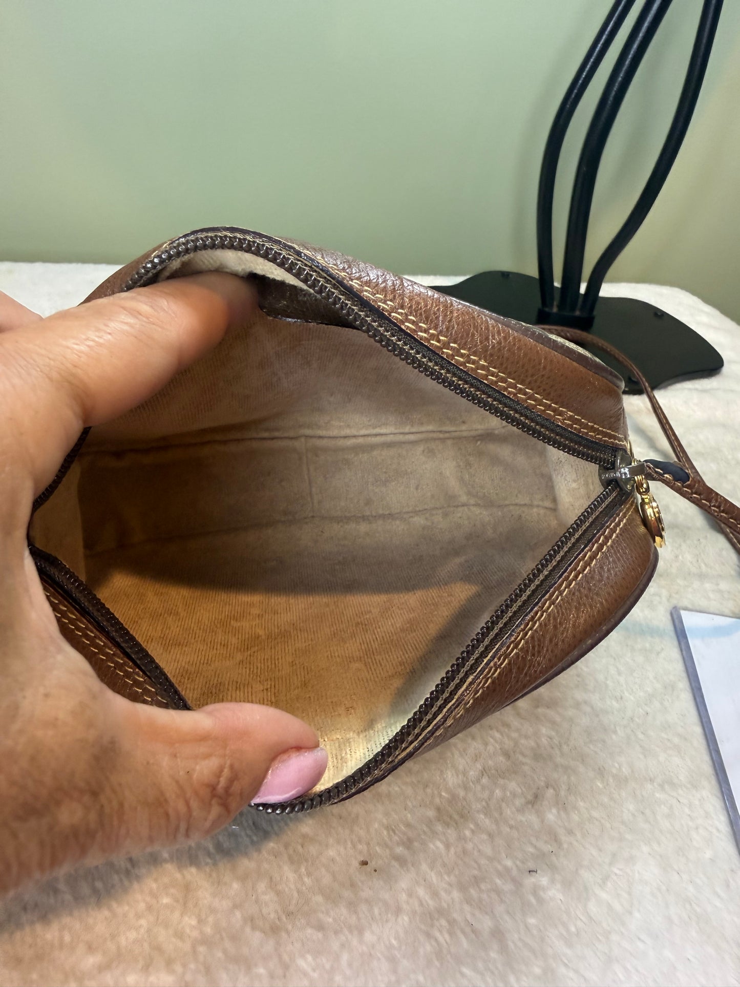 1512. Gucci Vintage GG Supreme Small Crossbody