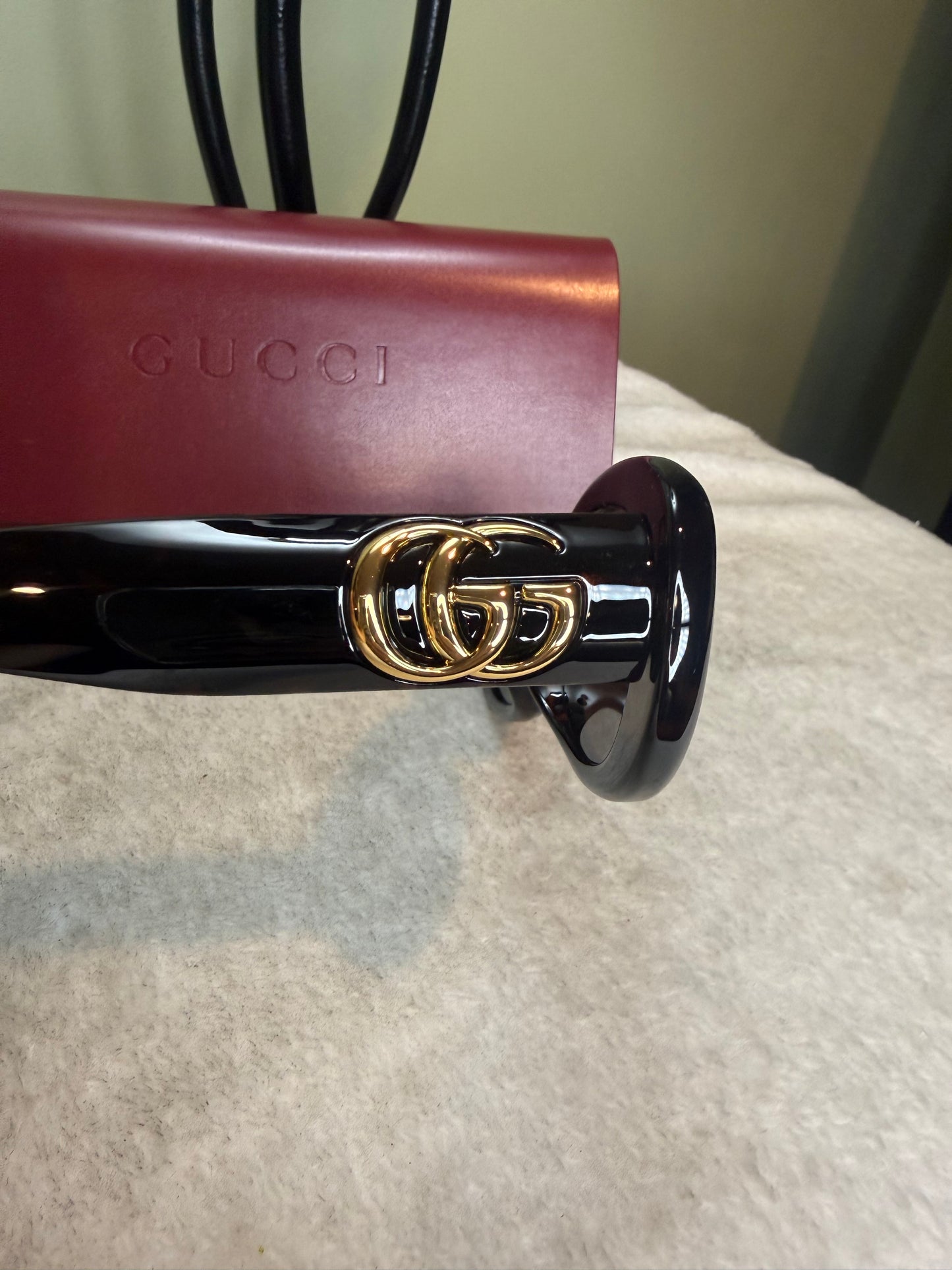 1229. Gucci GG Logo Oval Sunglasses