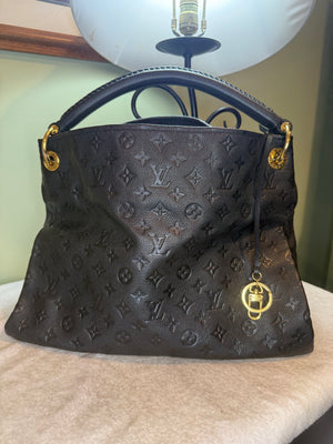 1604. Louis Vuitton Black Empriente Artsy