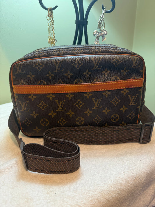 299. Louis Vuitton Monogram Reporter MM Unisex Bag