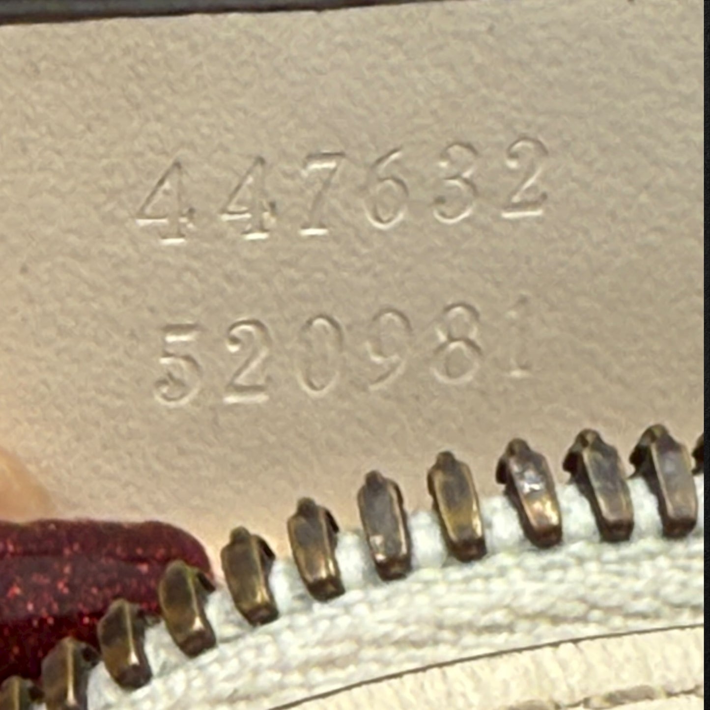 283. Gucci Cream Medium Marmont Quilted Leather Crossbody Camera Bag