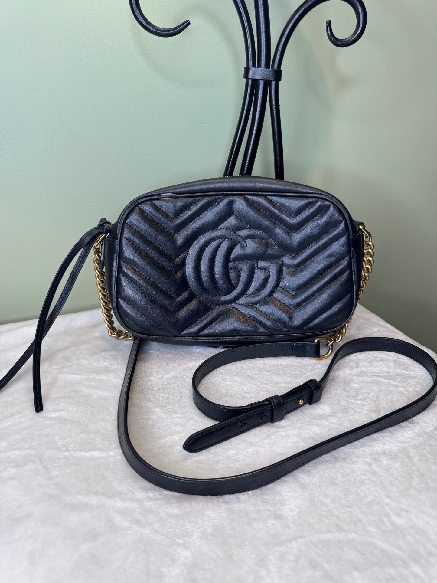1721. Gucci Black Leather Small Marmont