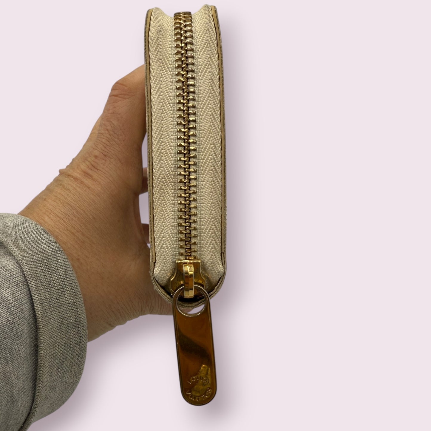 280. Louis Vuitton Damier Azur Long Zippy Wallet