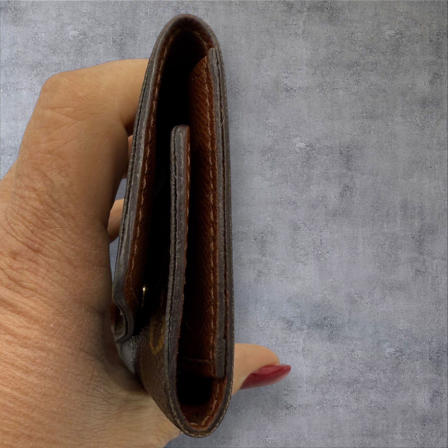 313. Louis Vuitton Monogram 6 Key Ring Holder