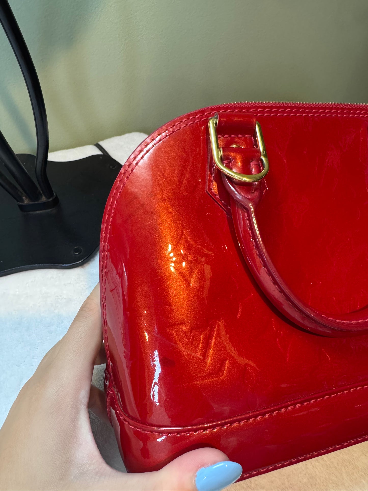 1722. Louis Vuitton Red Vernis Alma BB