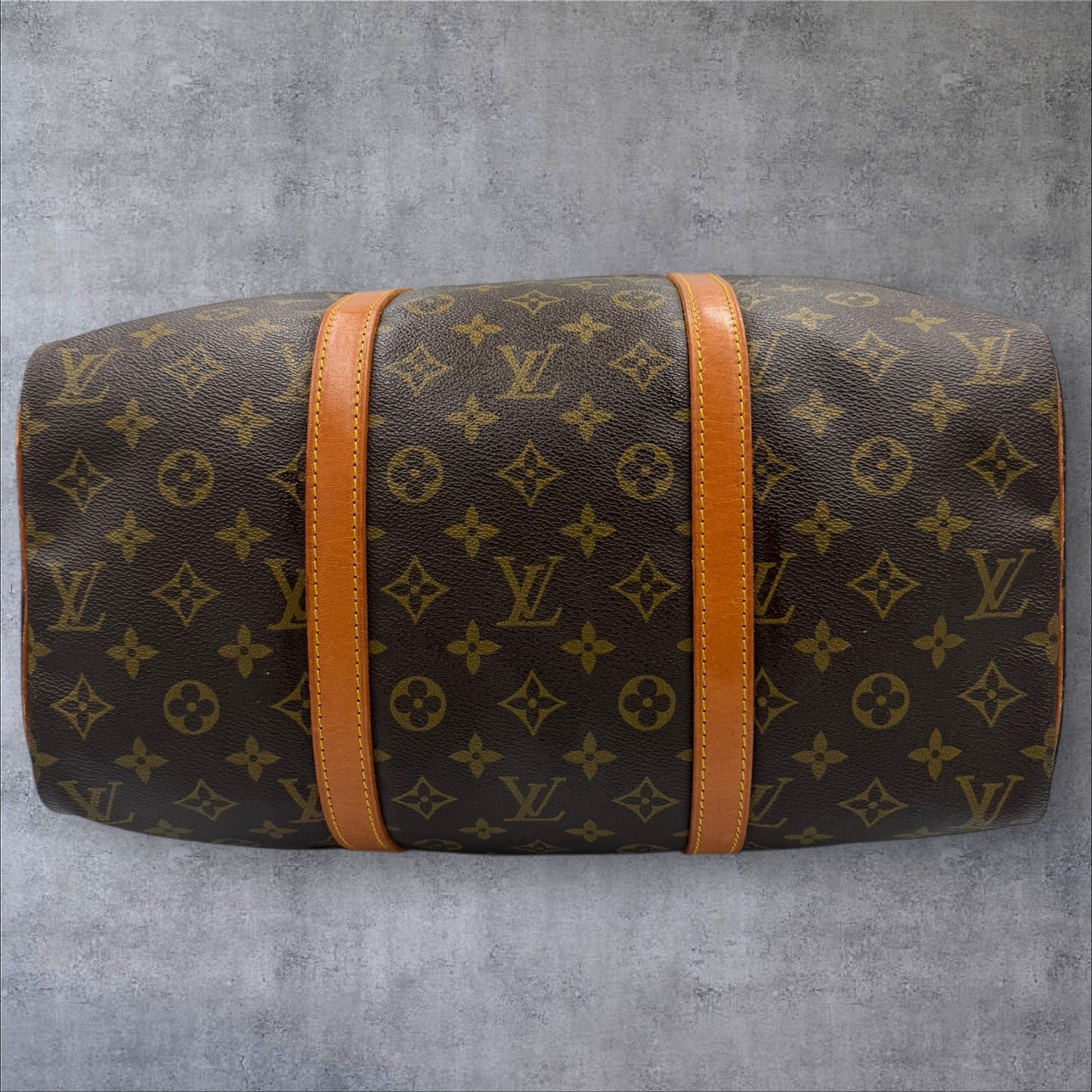 352. Louis Vuitton Monogram Sac Souple 35