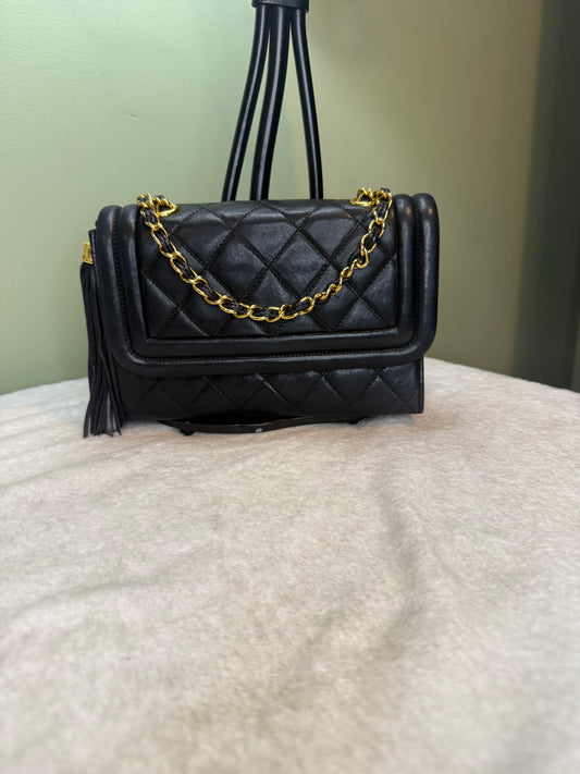 1021. Chanel Vintage Quilted Lambskin Tassel Flap Bag ( Series 1)