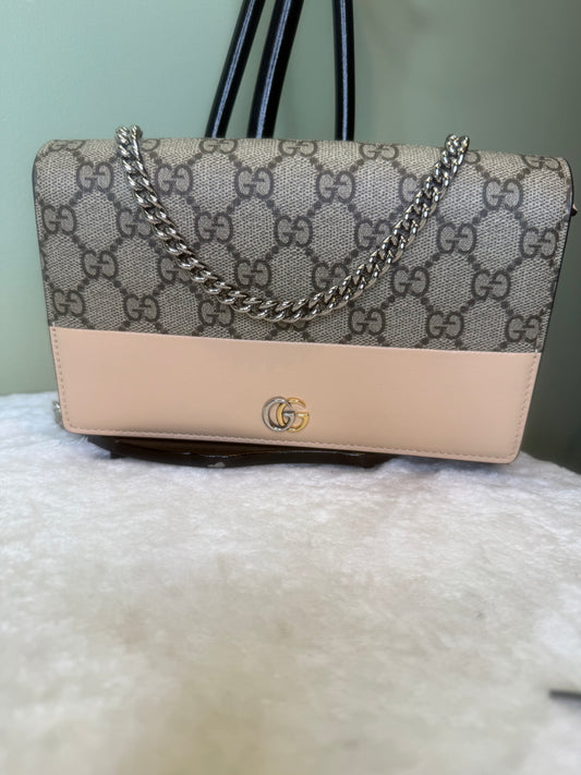 2115. Gucci Bi-Color GG Marmont Wallet on Chain