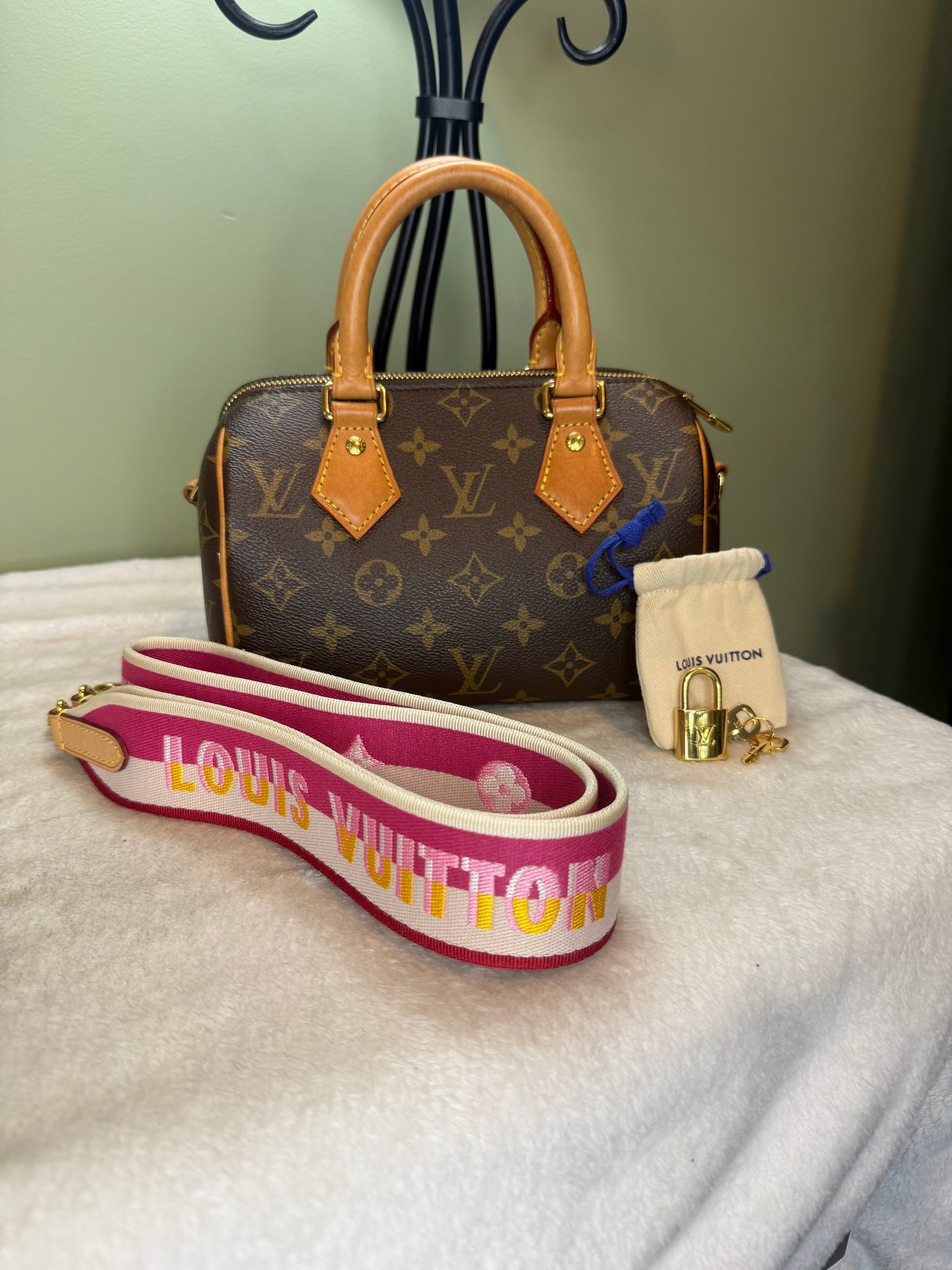 1268. Louis Vuitton Monogram Speedy 20 Bando with Strap
