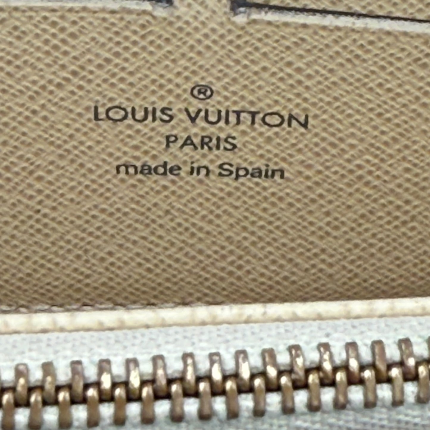 280. Louis Vuitton Damier Azur Long Zippy Wallet