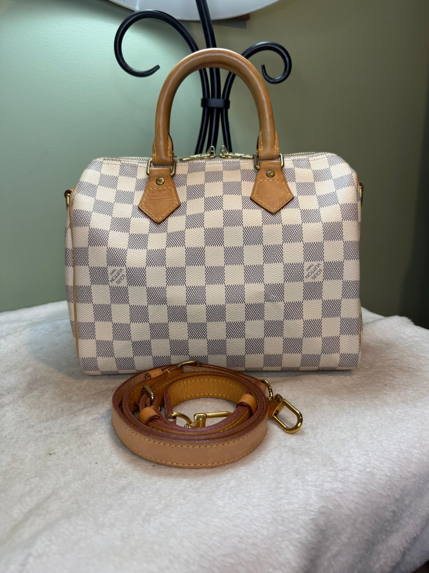 1402. Louis Vuitton Damier Azur Speedy 25 Bando