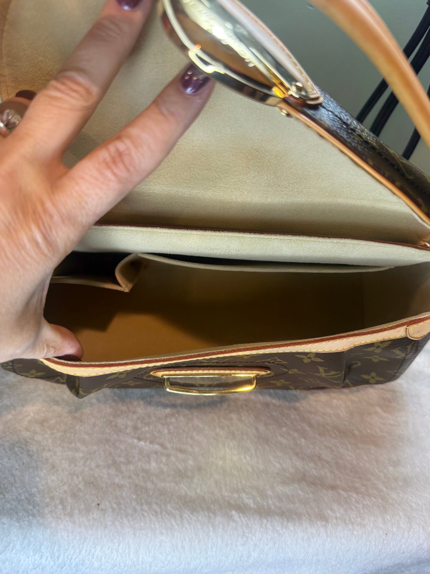 1272. Louis Vuitton Monogram Beverly PM
