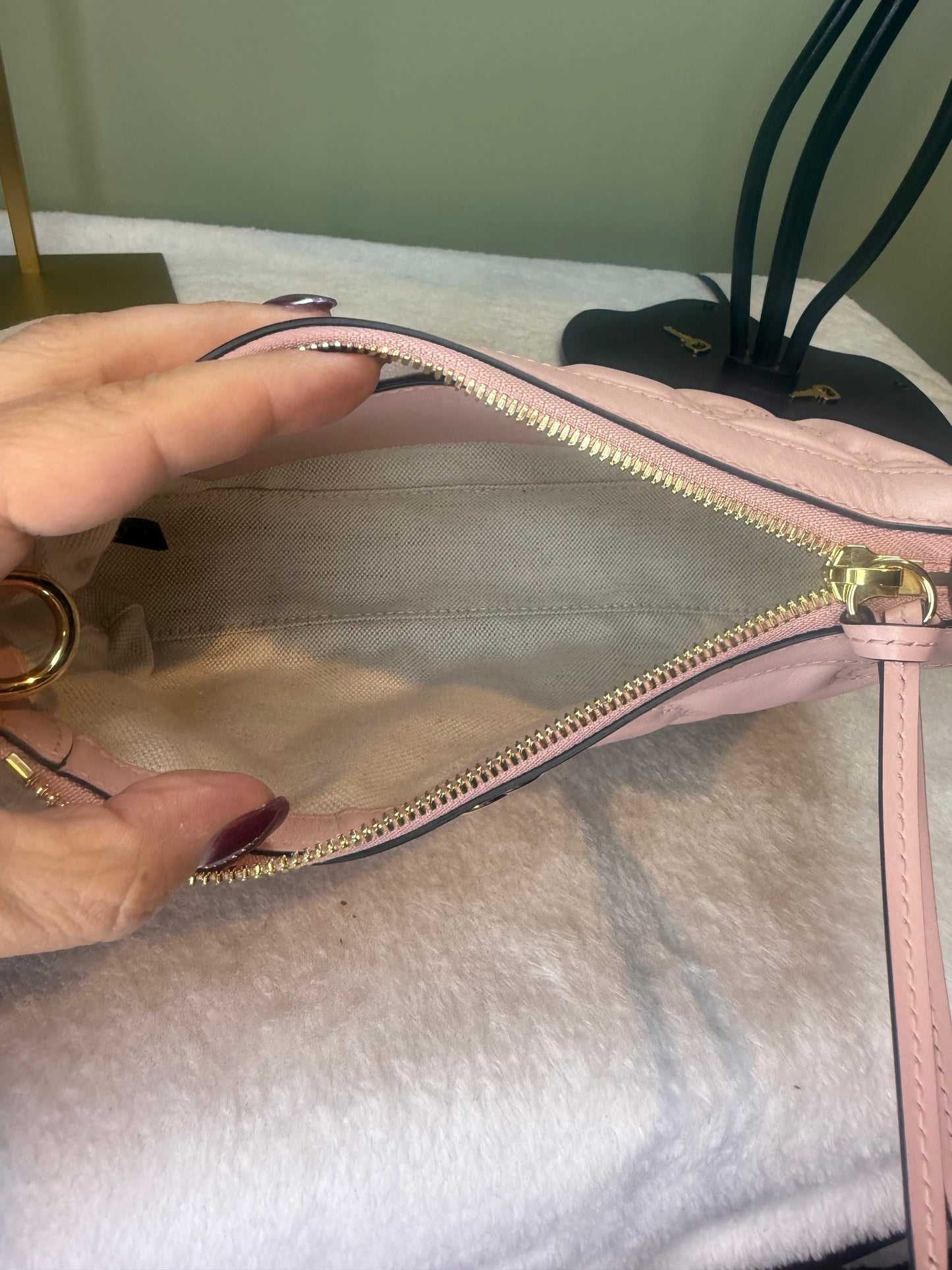 1361. Gucci GG Matelasse Pink Leather Bag