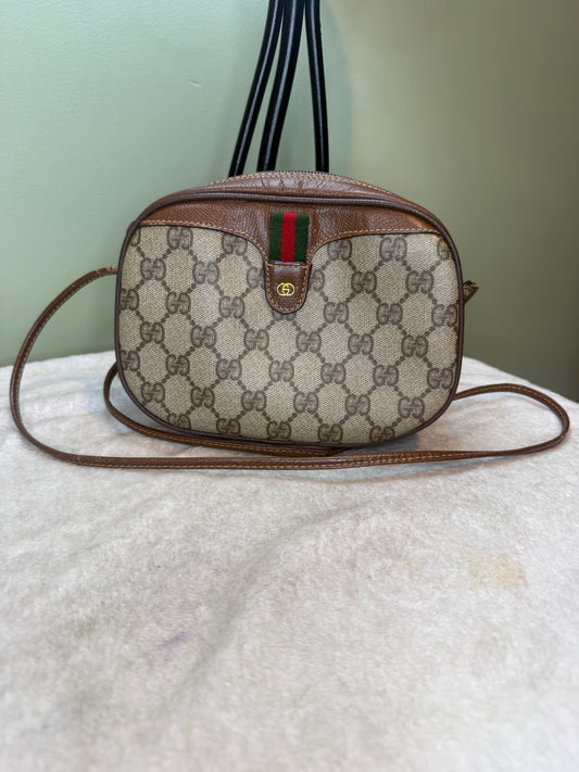 1512. Gucci Vintage GG Supreme Small Crossbody