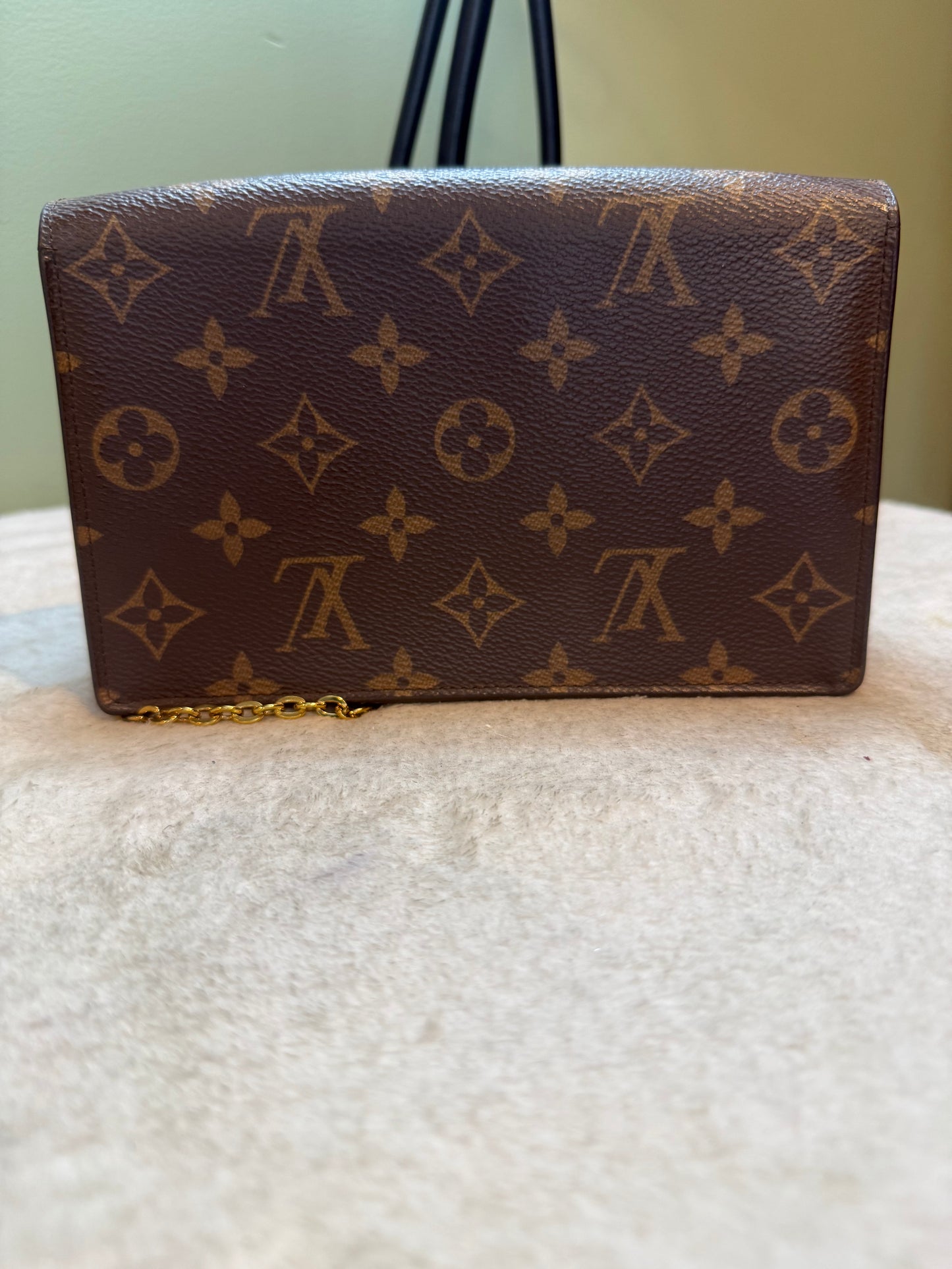 1641. Louis Vuitton Monogram Flore with Fuchsia WOC