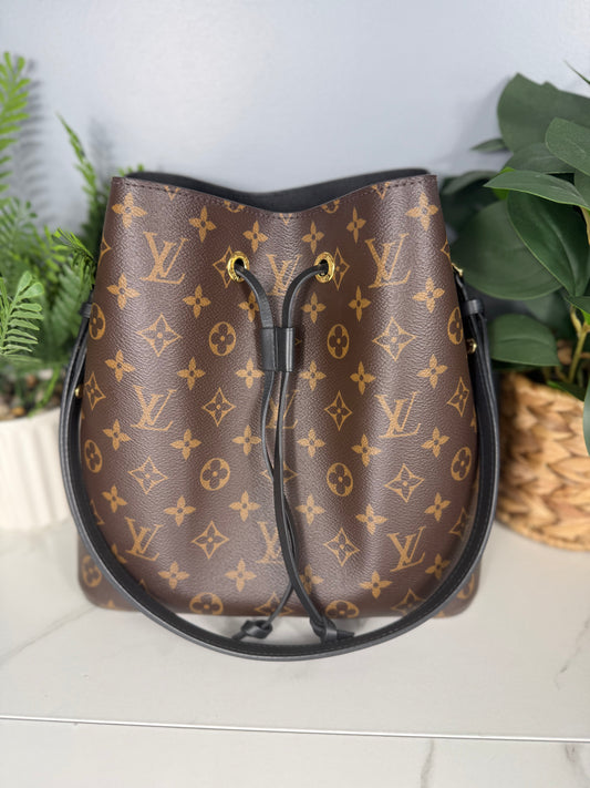 2276. Louis Vuitton Monogram NeoNoe with Black leather