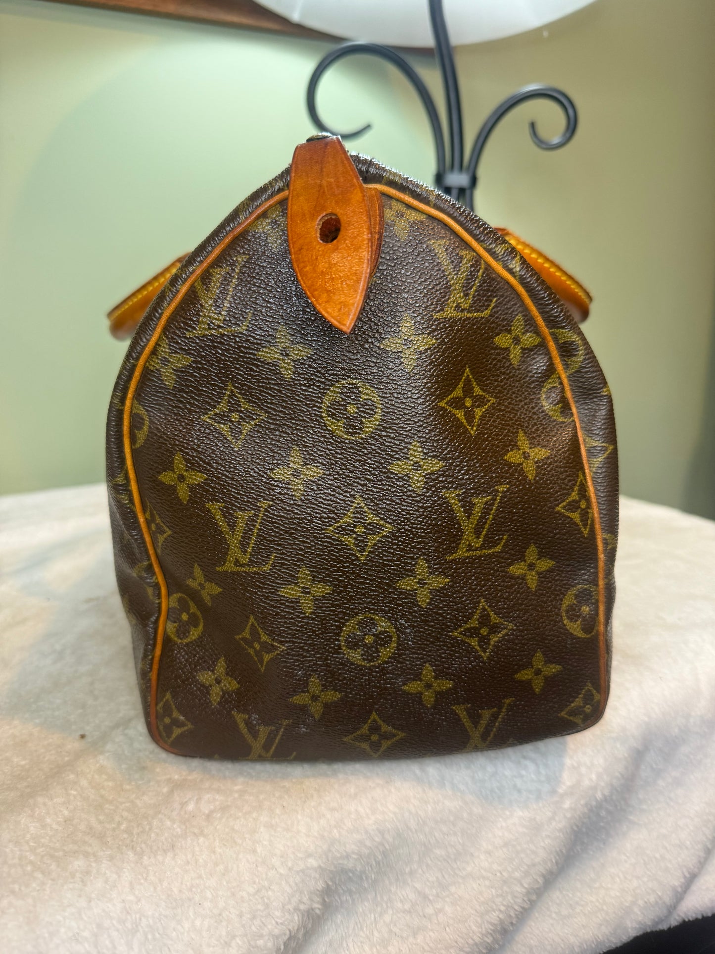 1418.  Louis Vuitton Monogram Speedy 30