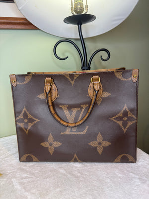 2180. Louis Vuitton Reverse Monogram OnTheGo MM