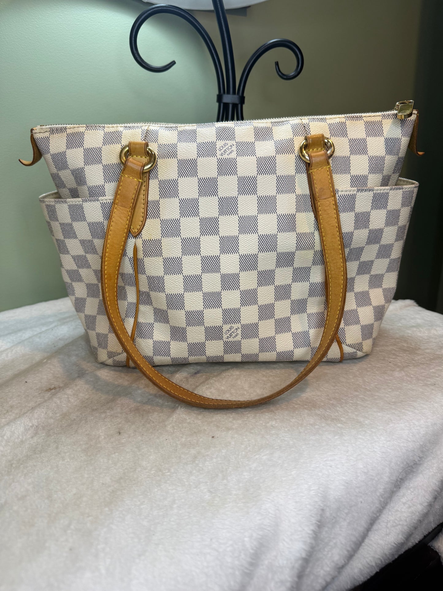 1400. Louis Vuitton Damier Azur Totally PM