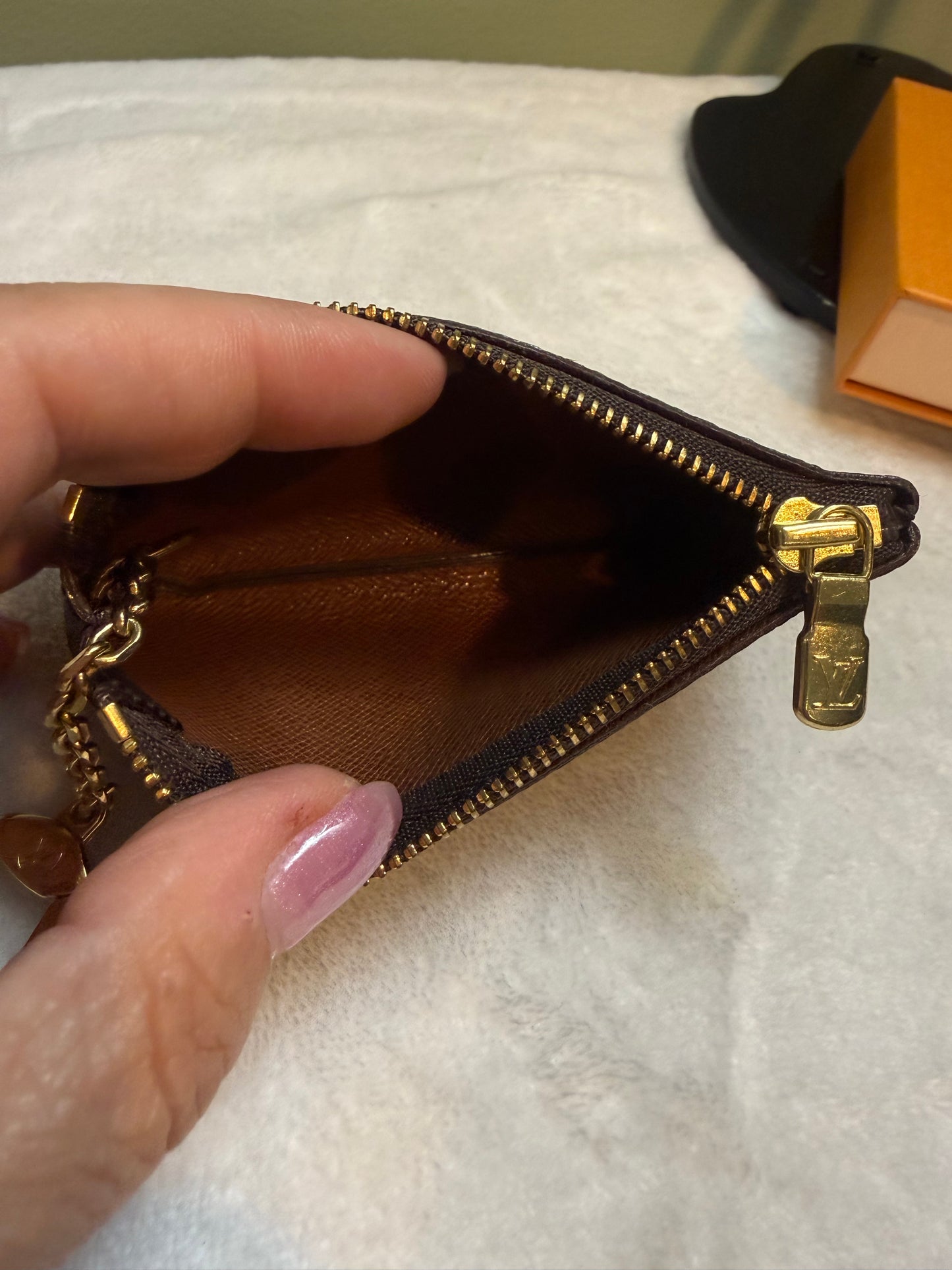 1822. Louis Vuitton Monogram Key Cles
