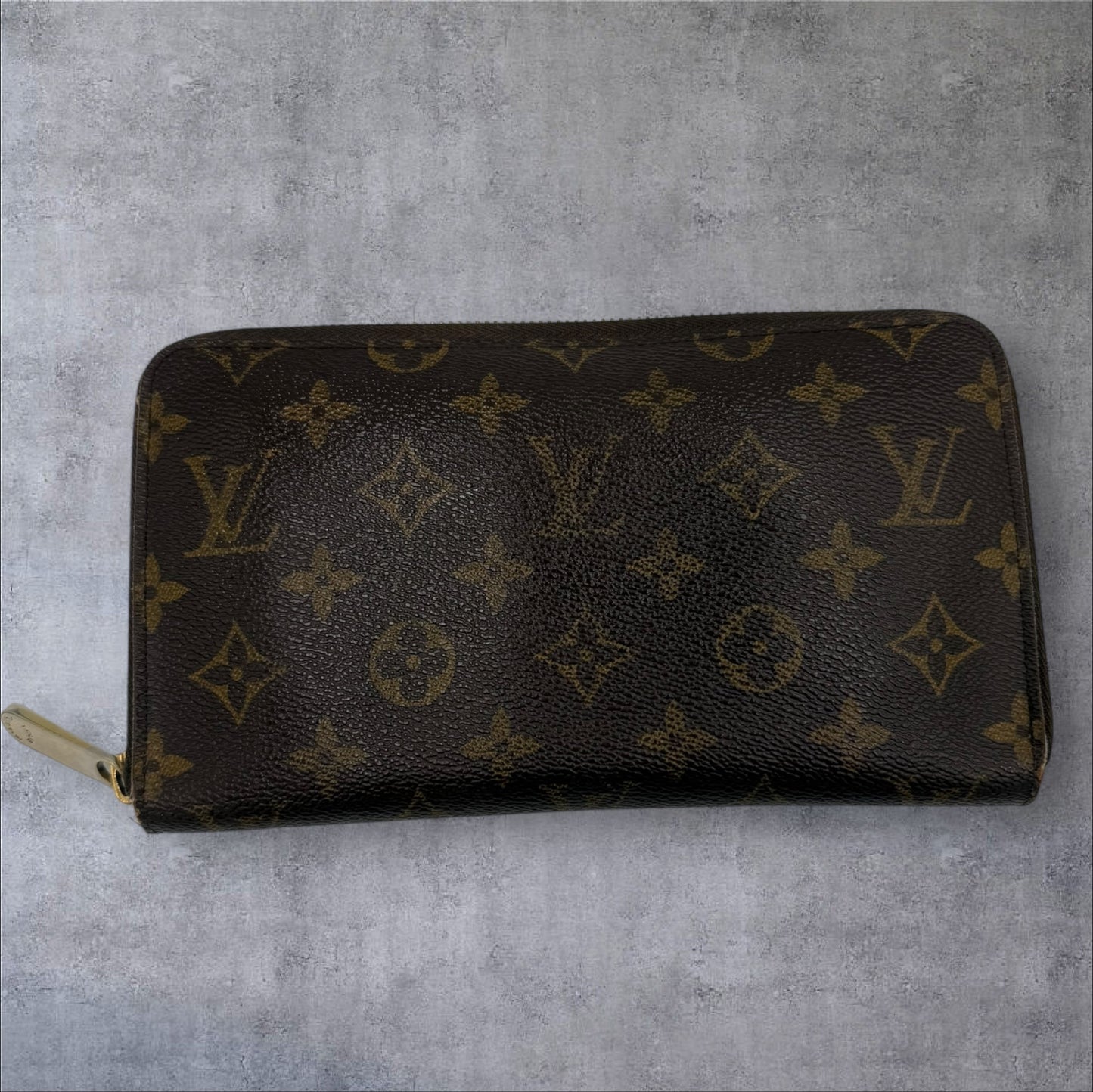 421. Louis Vuitton Monogram Large Zippy Organizer