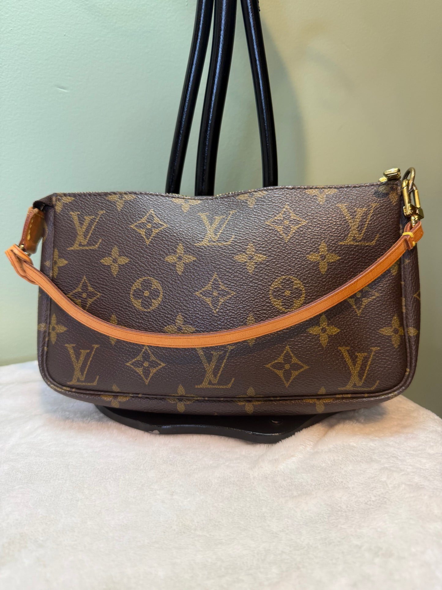 1923. Louis Vuitton Monogram Pochette Accessories