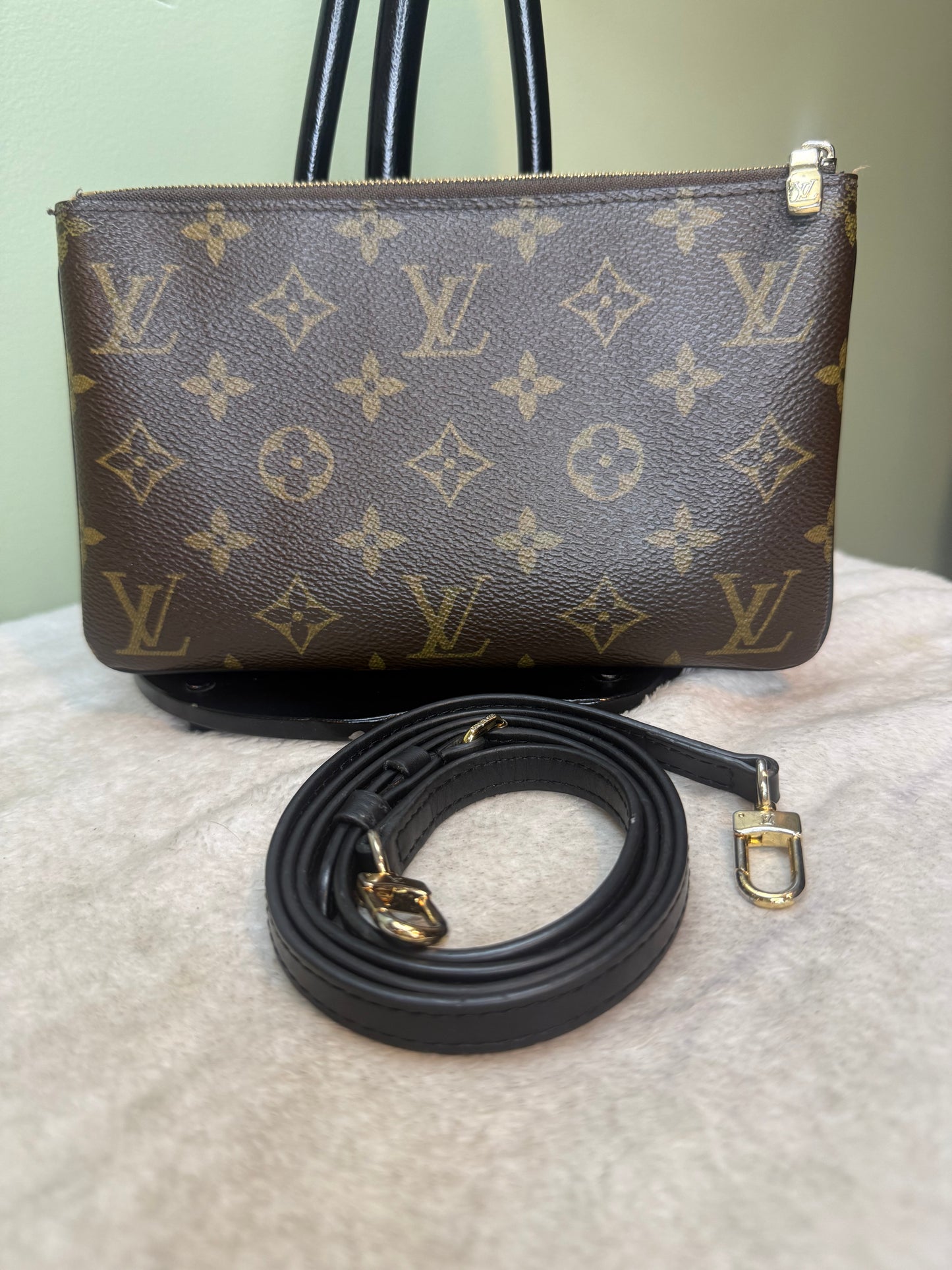 1458. Louis Vuitton Reverse Monogram Double Pochette