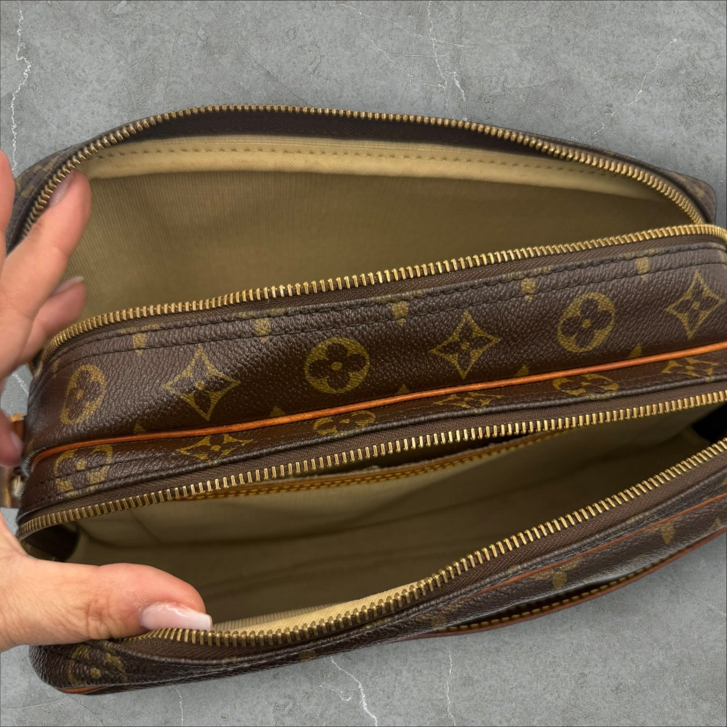 299. Louis Vuitton Monogram Reporter MM Unisex Bag