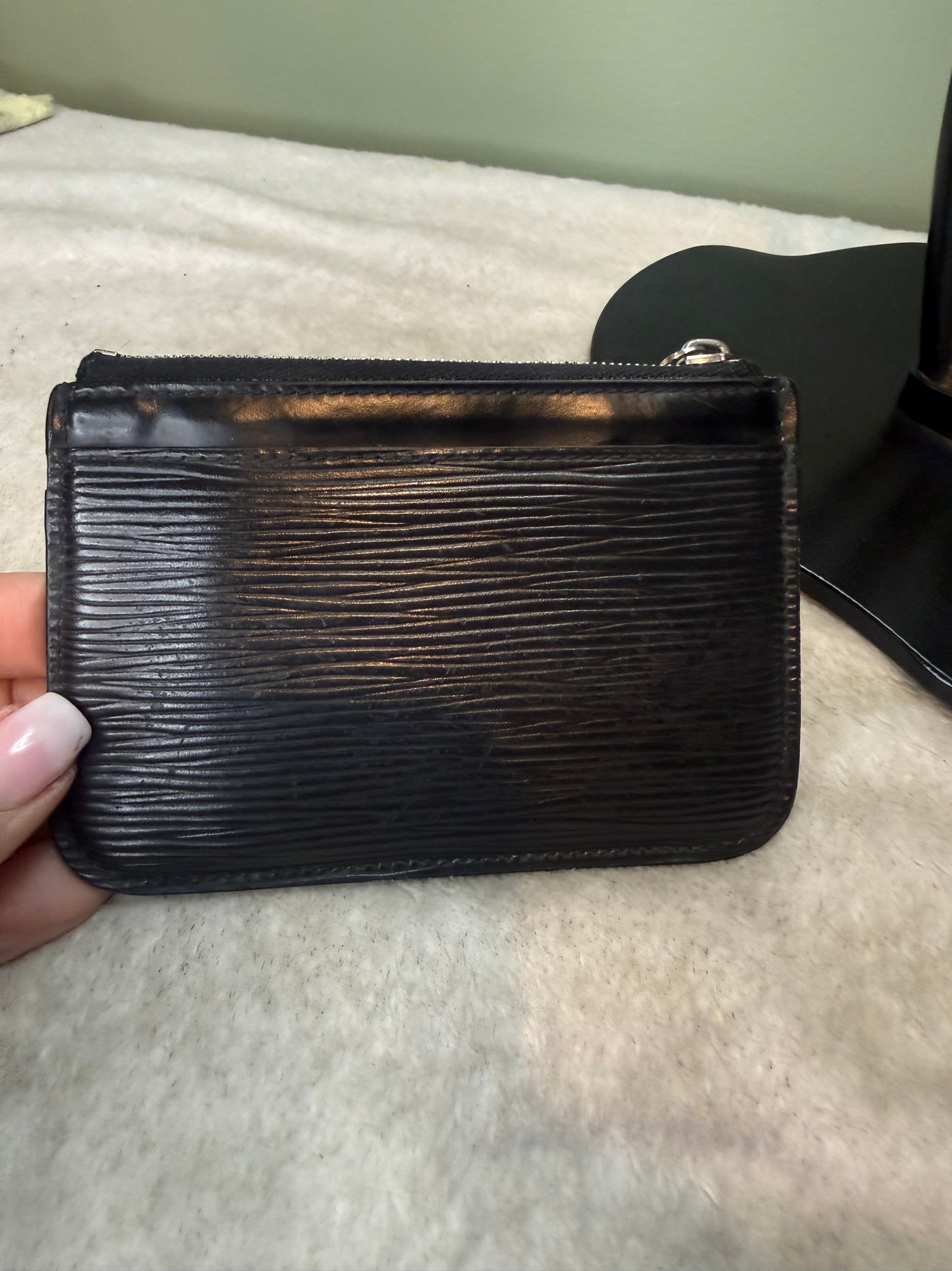 1434. Louis Vuitton Black Epi Key Cles