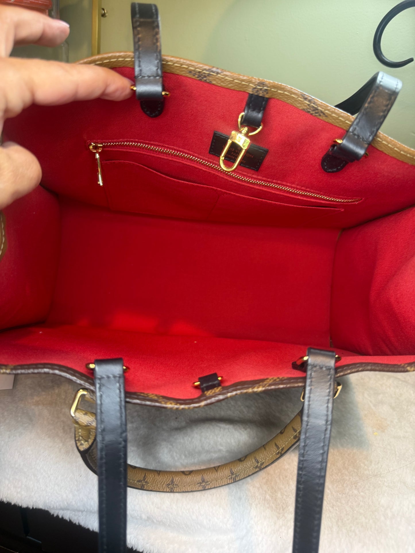 1432. Louis Vuitton Reverse Monogram OnTheGo MM
