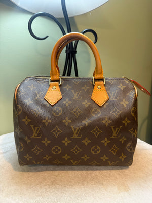 1610. Louis Vuitton Monogram Speedy 25