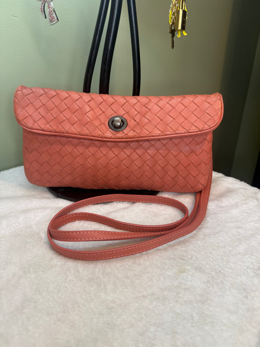 780. Bottega Venetta Leather Intrecciato Turn Lock Shoulder bag