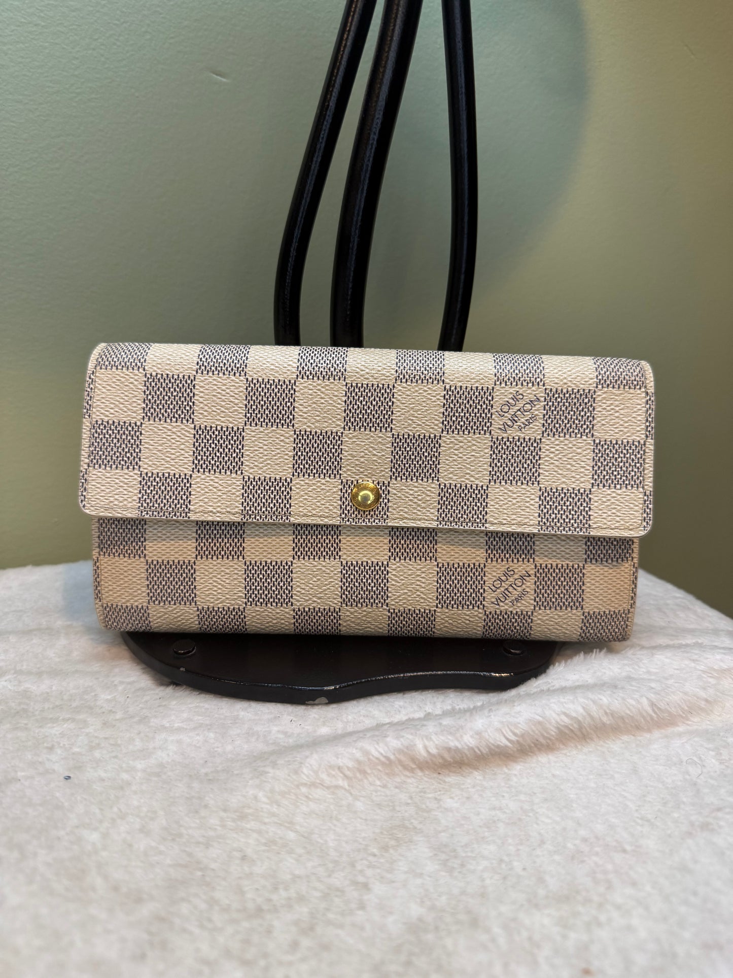 1651. Louis Vuitton Damier azur Sarah Wallet