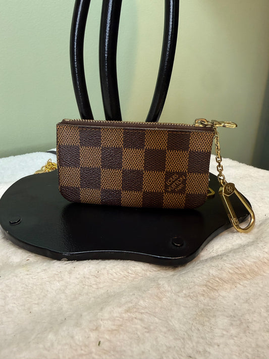 1188. Louis Vuitton Damier Ebene key cles